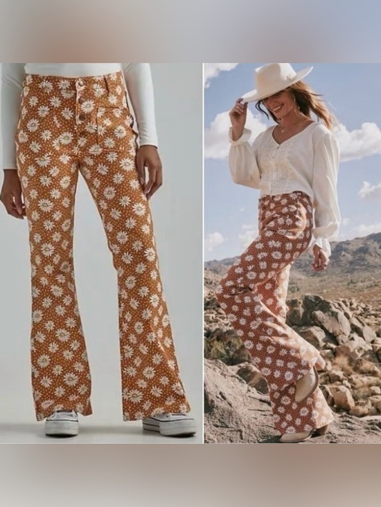 Wrangler Denim - Retro Daisy Print Wrangler Button Fly Sailor Cut Jeans
